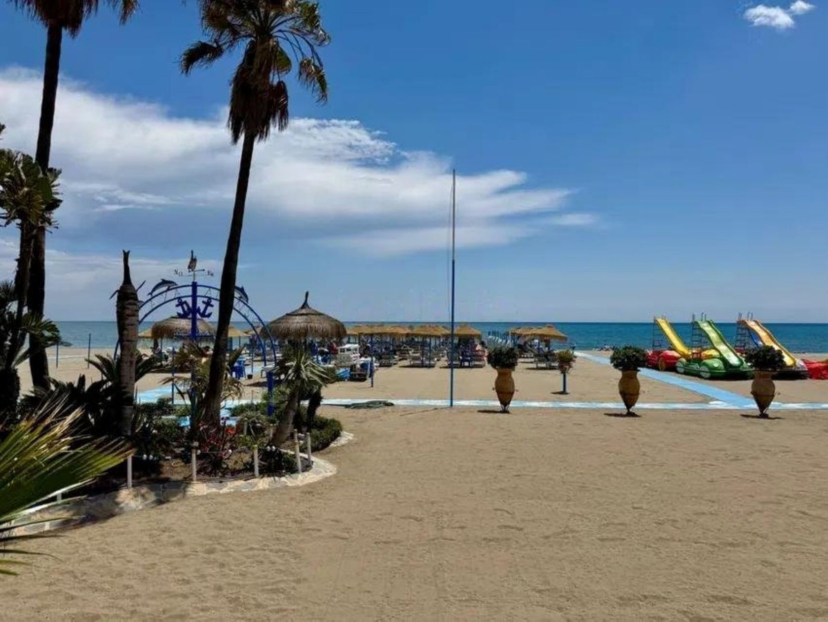2 Bedroom Apartment in Torremolinos - Photo 20