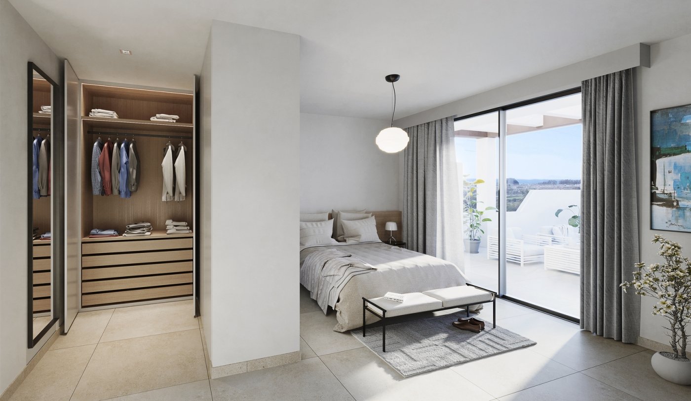 4 Bedroom Apartment in Estepona - Photo 2