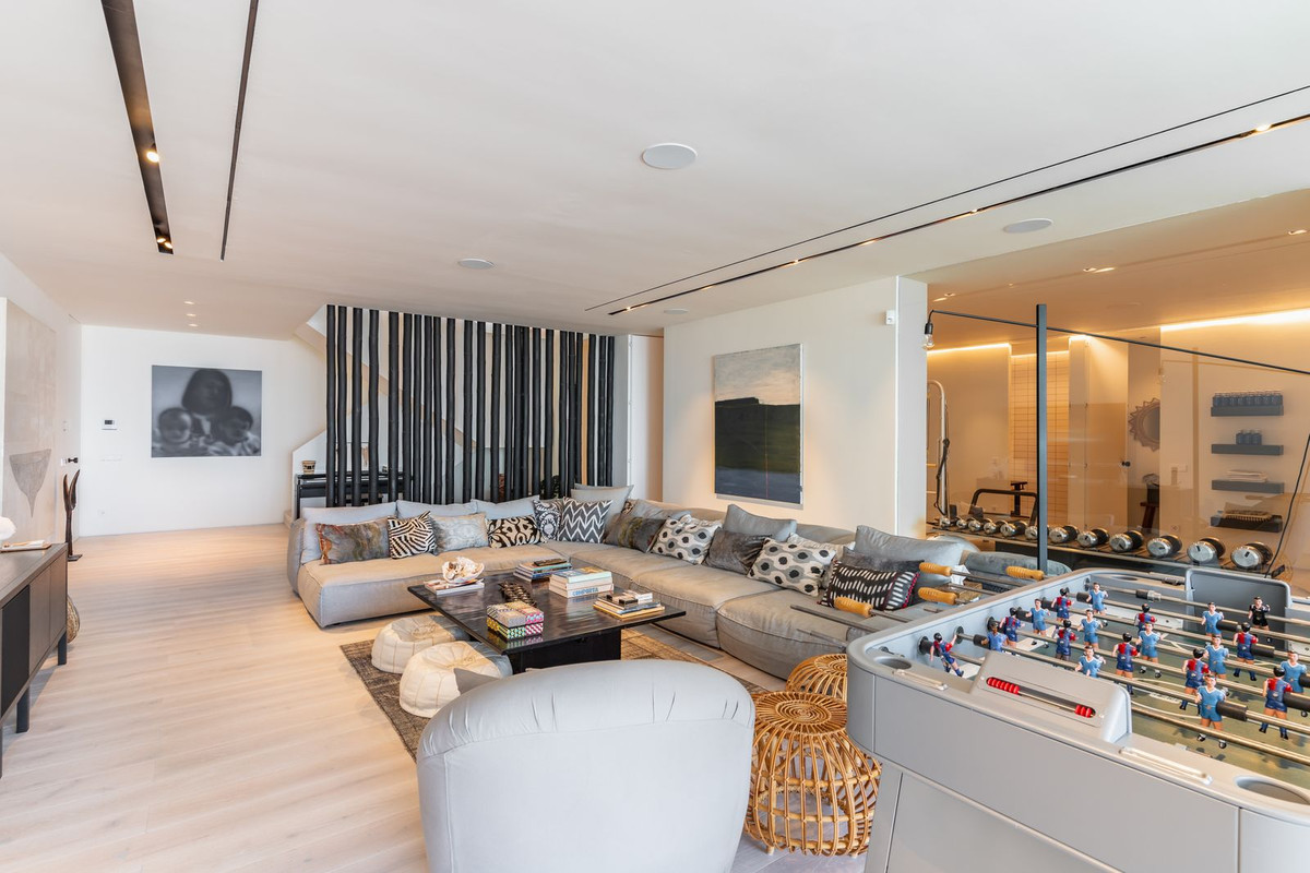 6 Bedroom Villa in Marbella - Photo 23