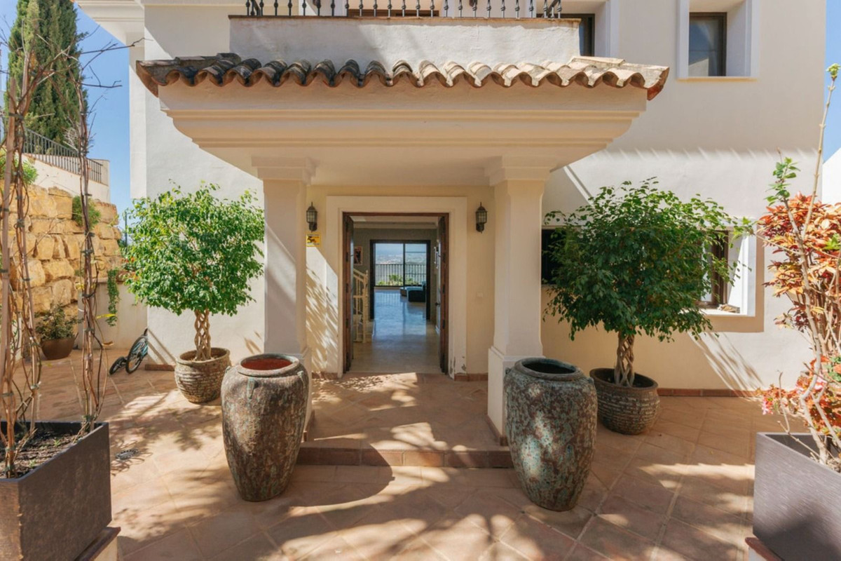 6 Bedroom Villa in Istán - Photo 22
