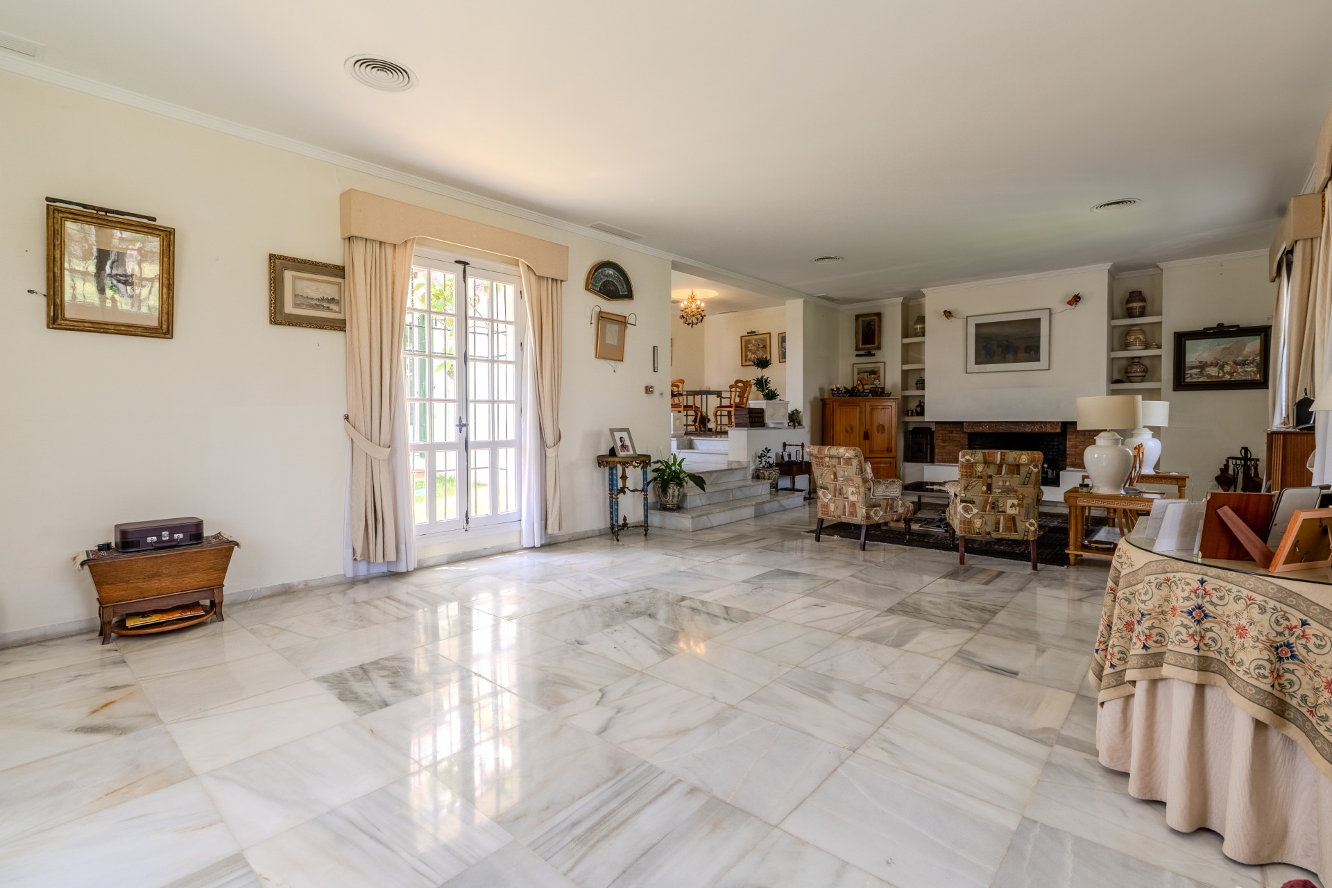 6 Bedroom Villa in Marbella - Photo 14