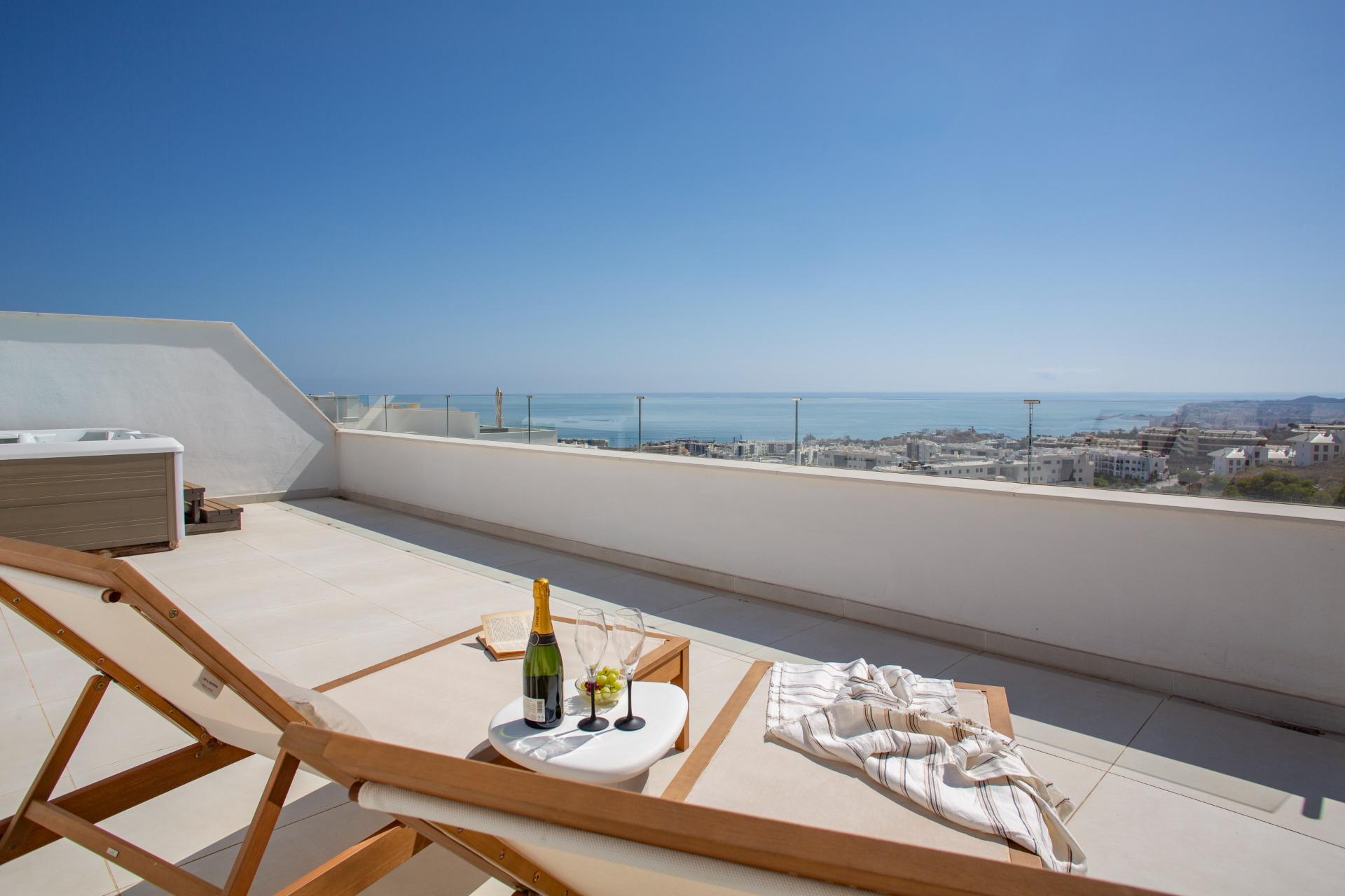 2 Bedroom Penthouse in Benalmádena - Photo 6