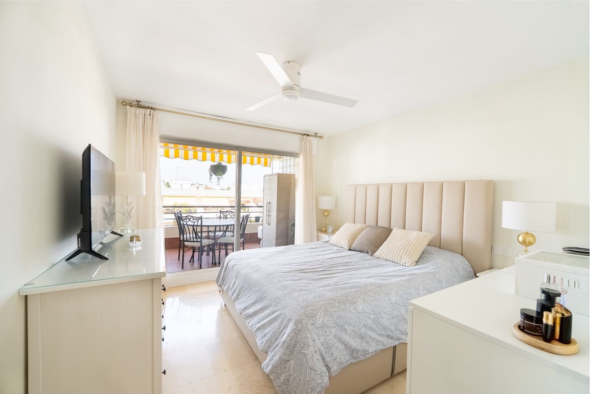 2 Bedroom Apartment in San Pedro de Alcántara - Photo 5