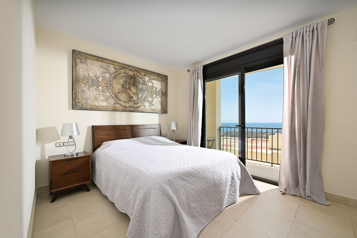 3 Bedroom Apartment in Marbella - Photo 10
