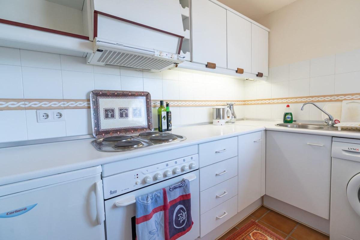 2 Bedroom Apartment in Marbella - Photo 8