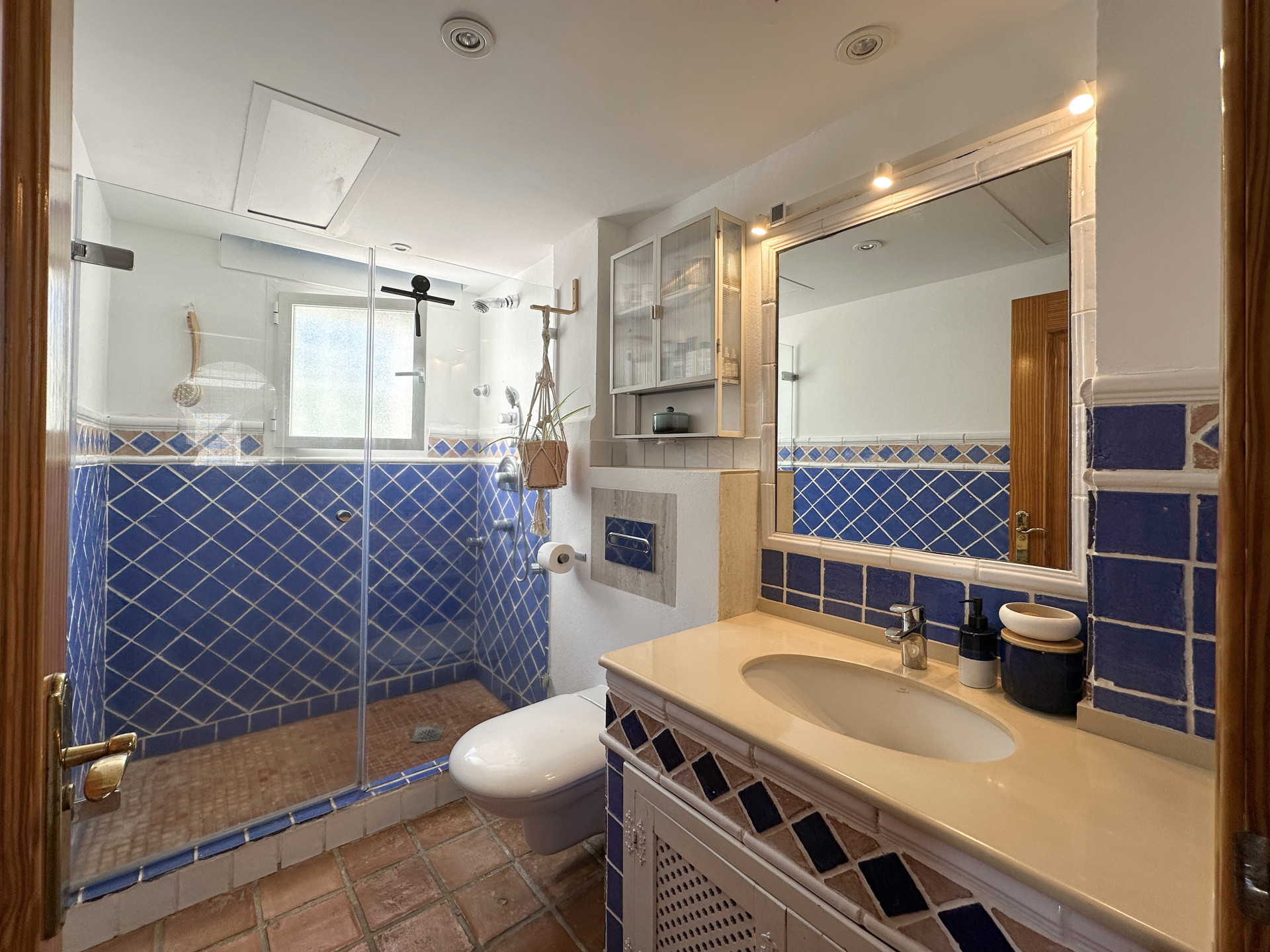 6 Bedroom Villa in Estepona - Photo 27