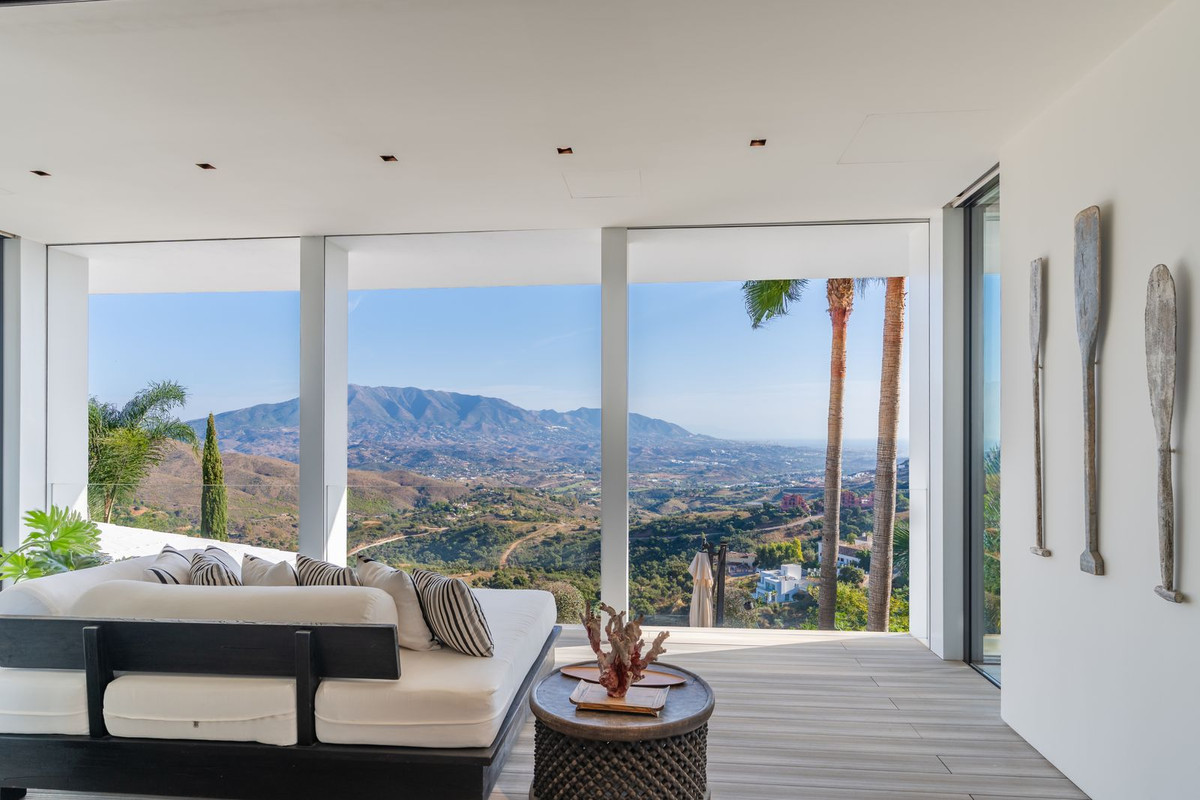 6 Bedroom Villa in Marbella - Photo 7