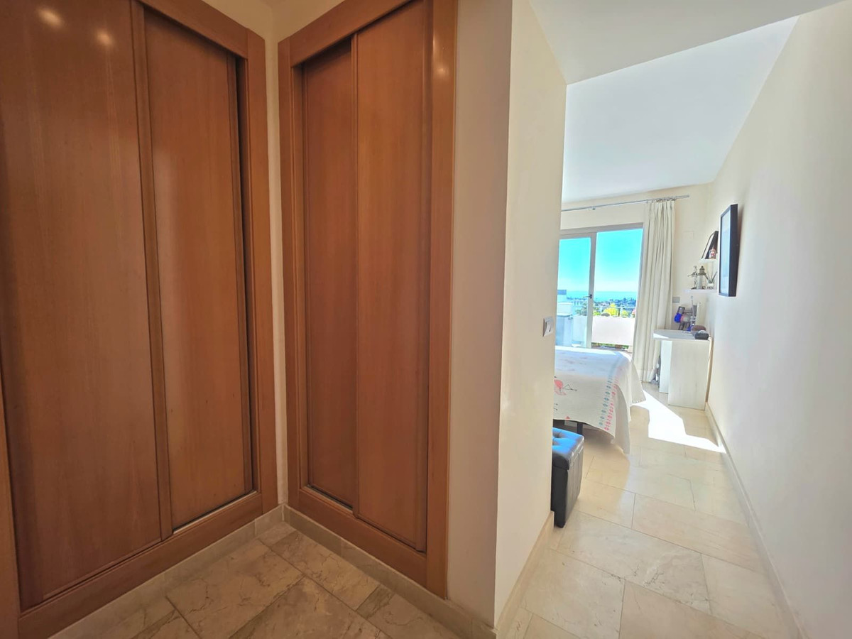 2 Bedroom Apartment in Estepona - Photo 19