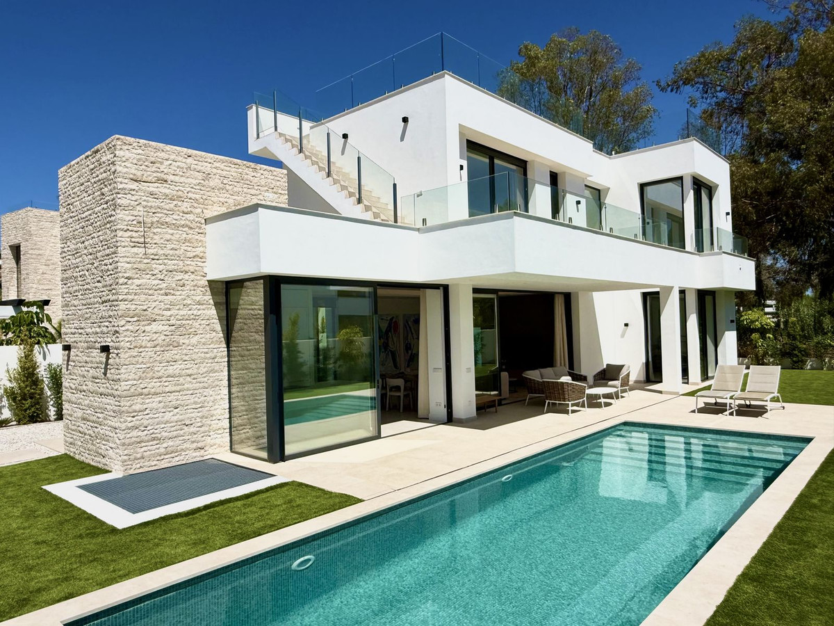 6 Bedroom Villa in Estepona