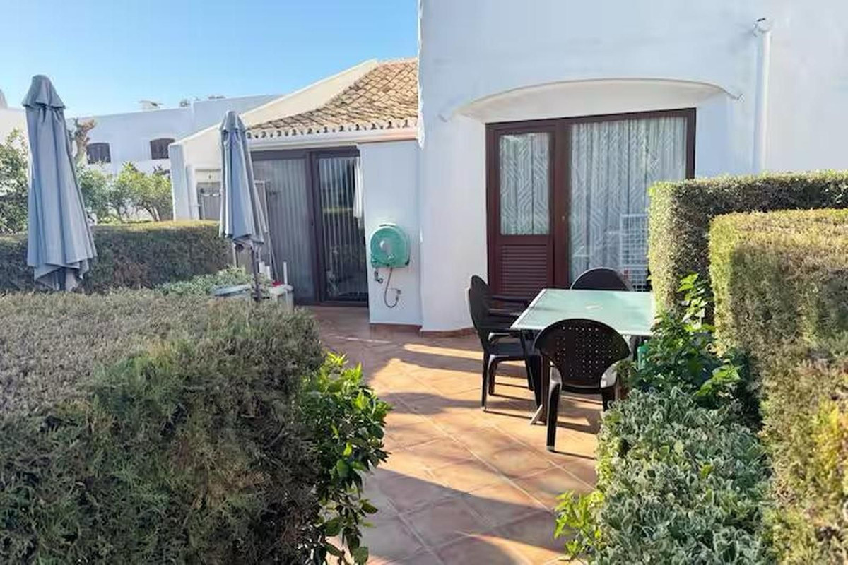 2 Bedroom Apartment in Estepona - Photo 11