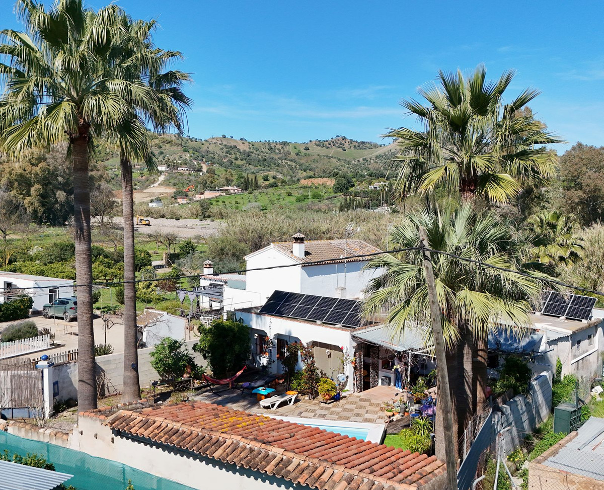 5 Bedroom Villa in Coín - Photo 3