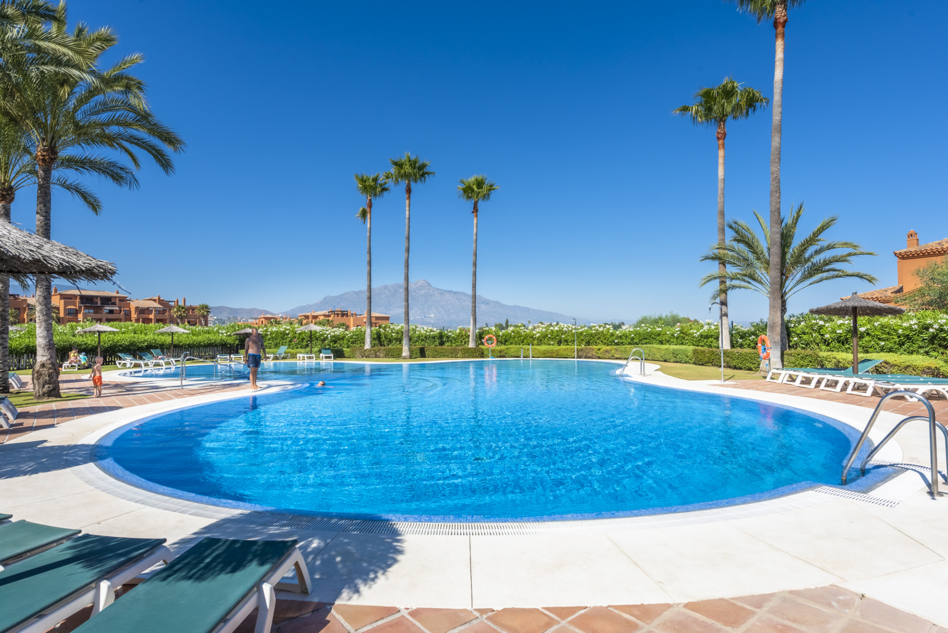 2 Bedroom Penthouse in Benahavís - Photo 31