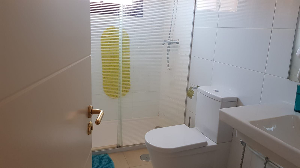 4 Bedroom Apartment in Benalmádena - Photo 33