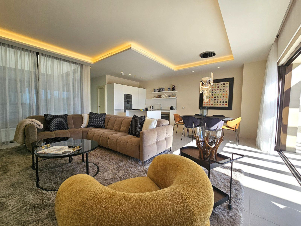 4 Bedroom Townhouse in Estepona - Photo 13