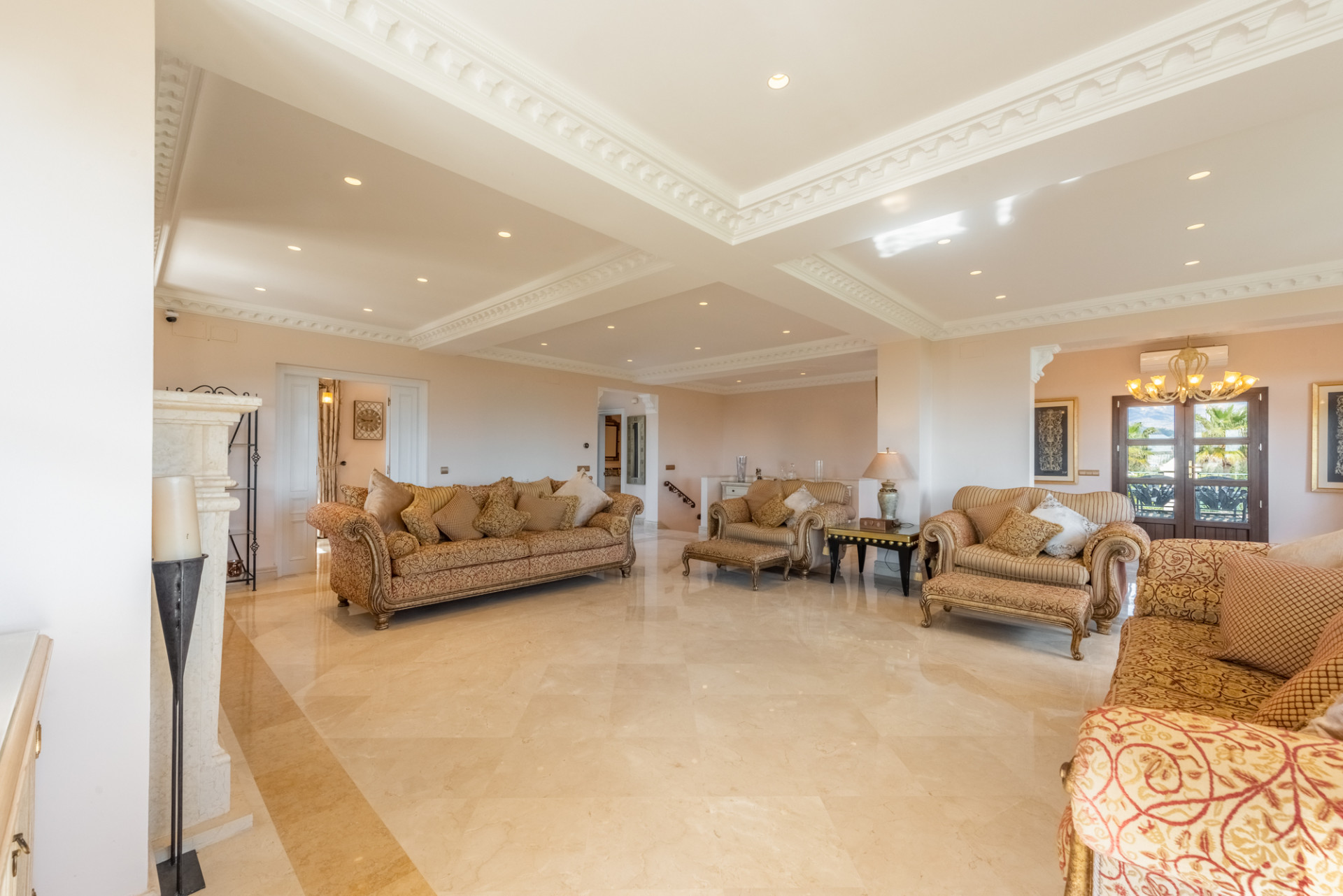 6 Bedroom Villa in Estepona - Фото 8