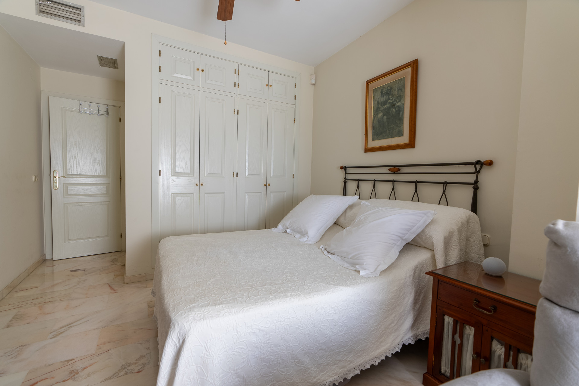 3 Bedroom Apartment in Estepona - Photo 10