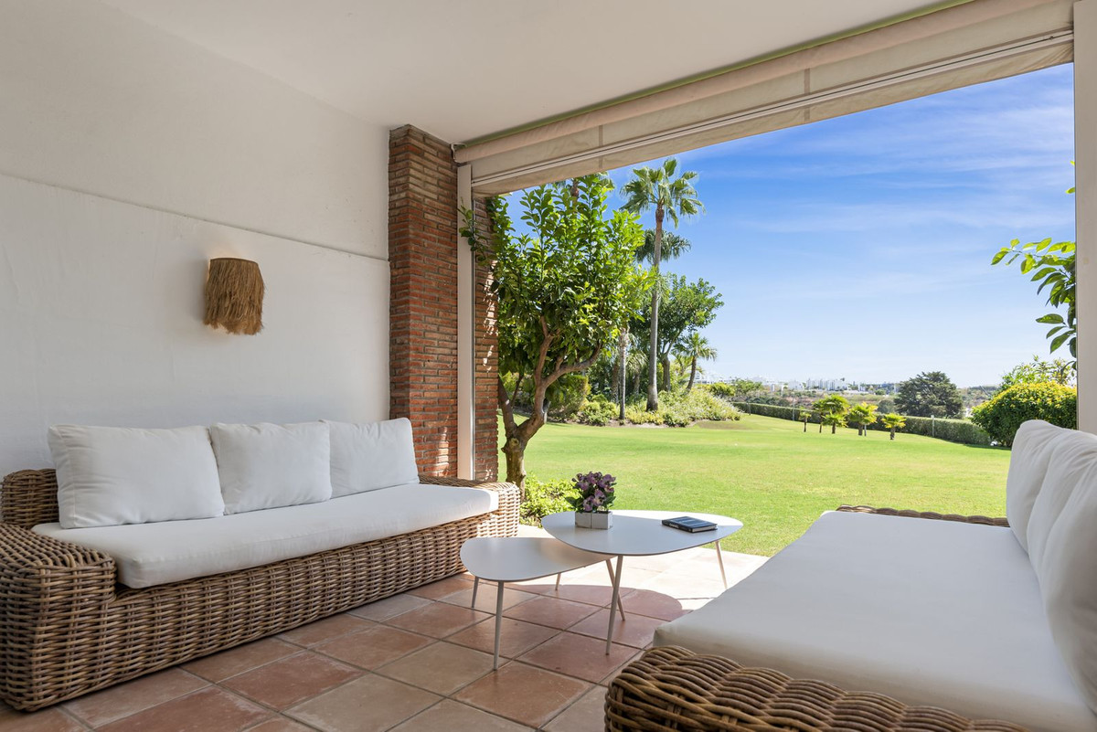 3-bedroom apartment with pool in Malaga, Spain – Photo 6