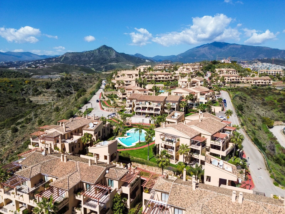 2 Bedroom Apartment in Estepona - Photo 36