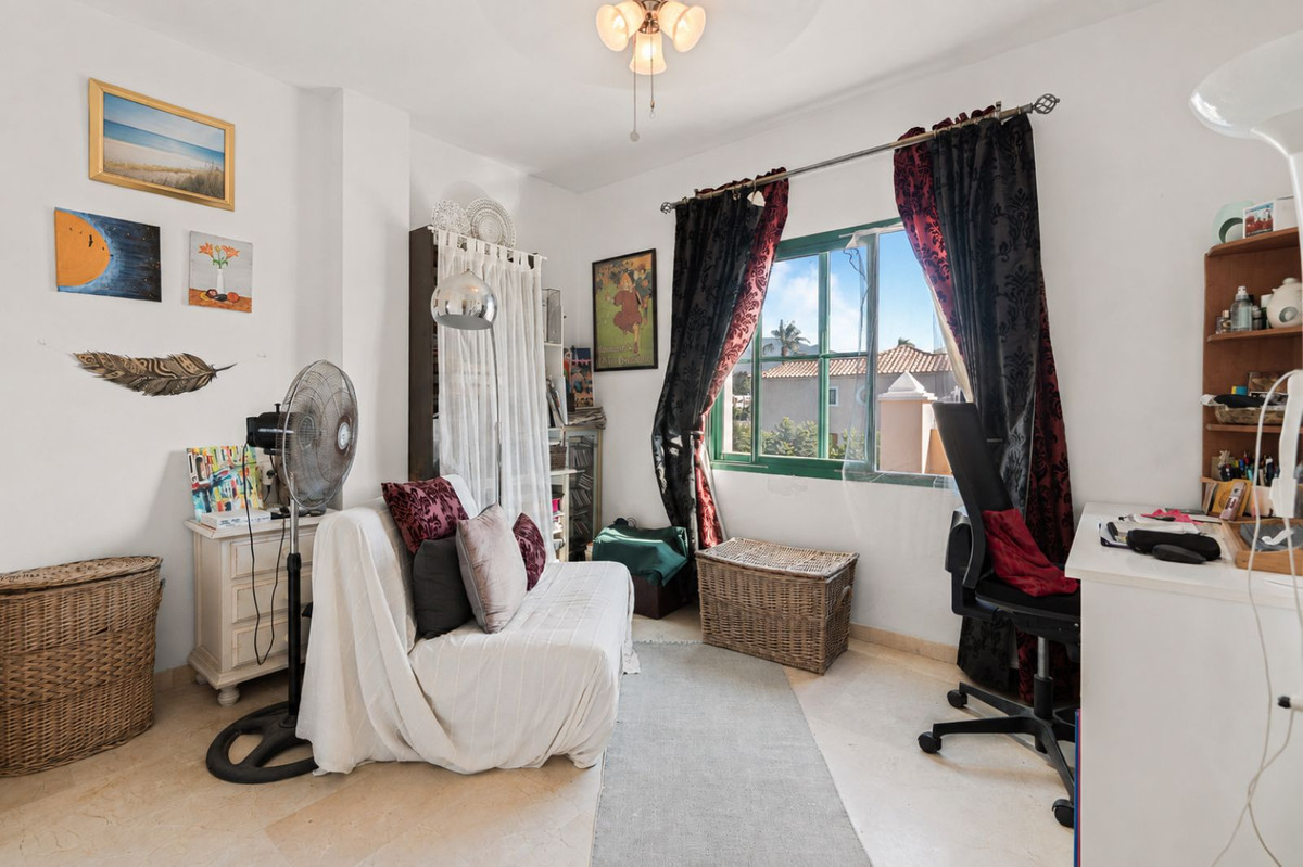 3 Bedroom Penthouse in Casares - Photo 15