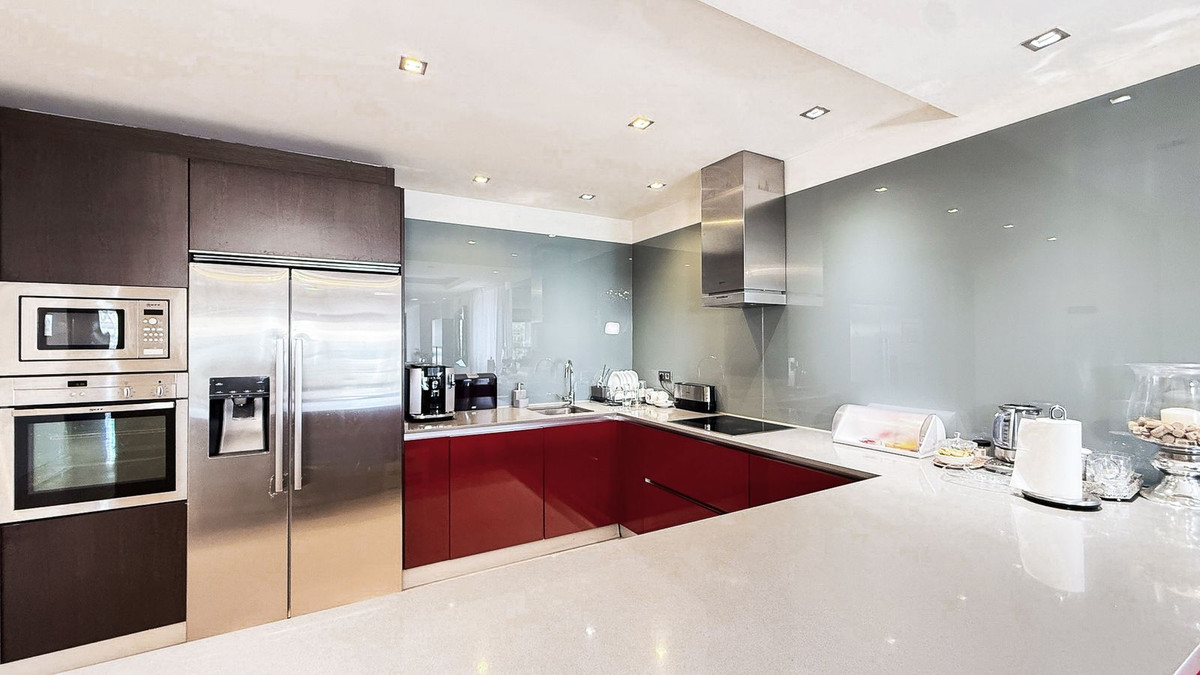 3 Bedroom Apartment in Benahavís - Photo 12