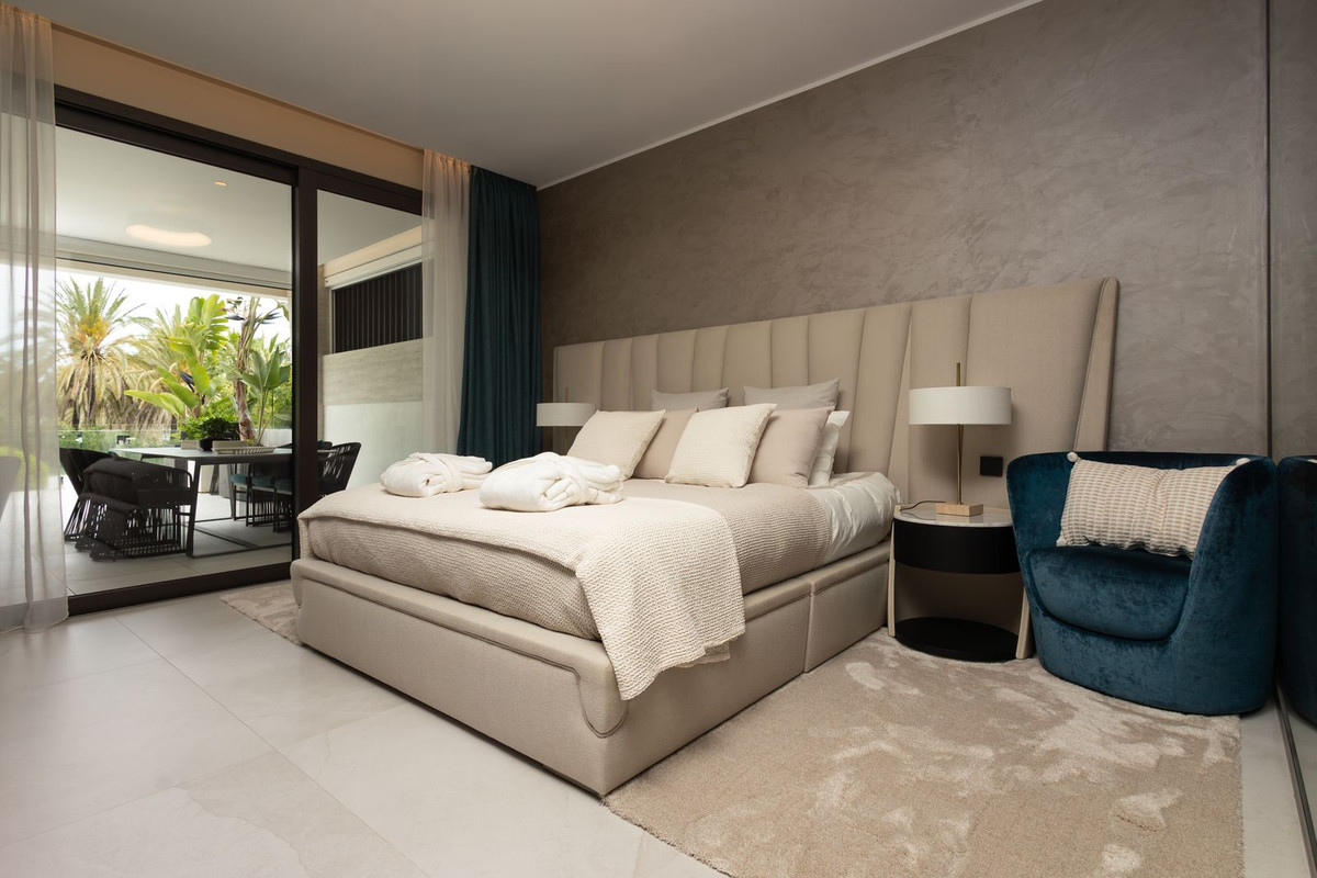 4 Bedroom Apartment in Marbella - Photo 22