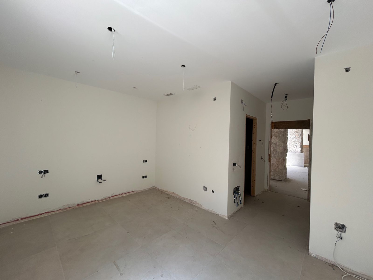 3 Bedroom Villa in Marbella - Photo 12