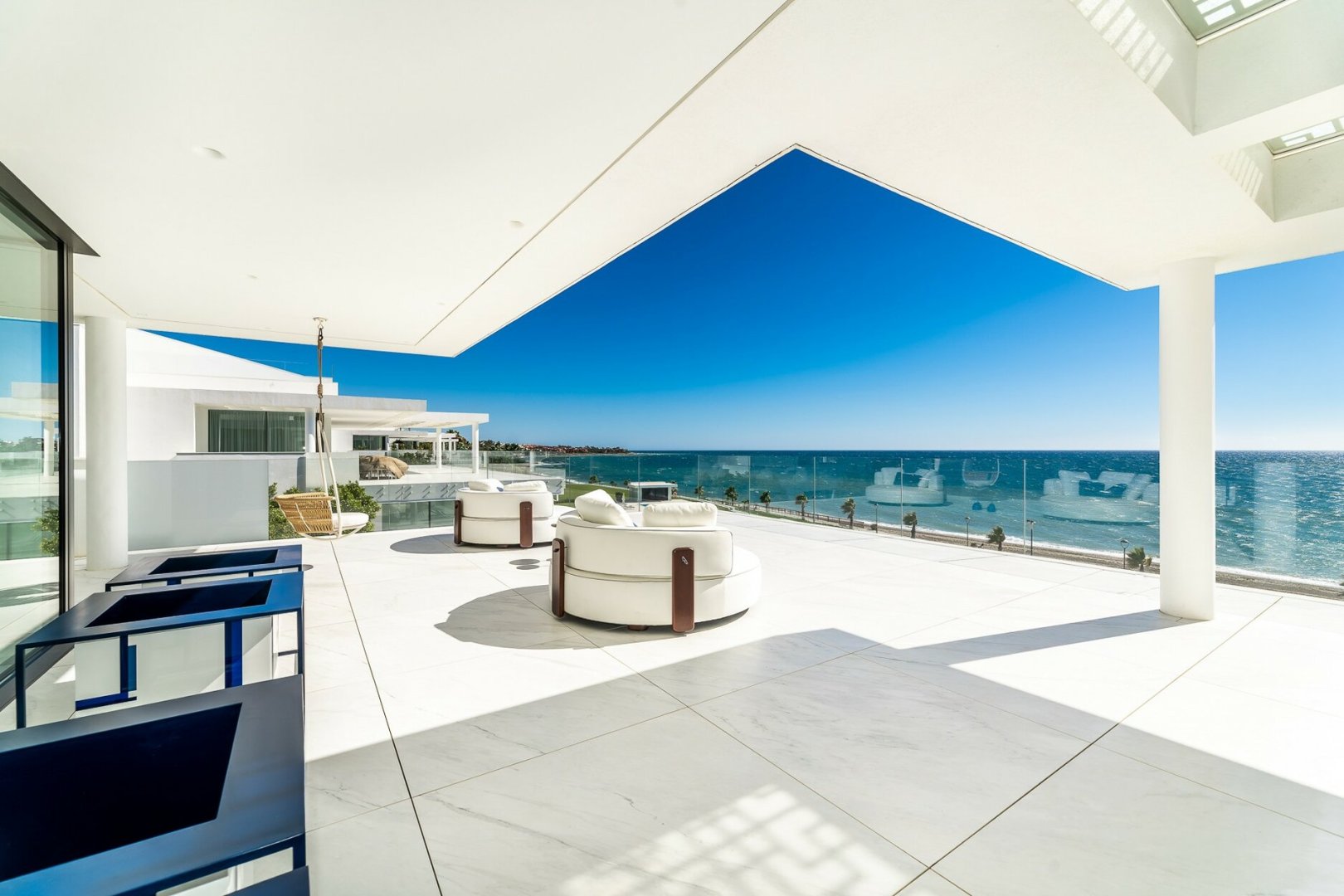 4 Bedroom Apartment in Estepona - Photo 23
