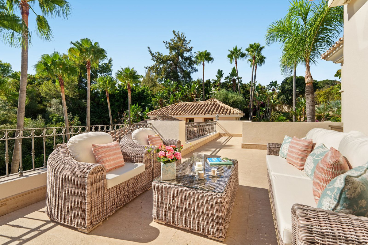 6 Bedroom Villa in Marbella - Photo 8