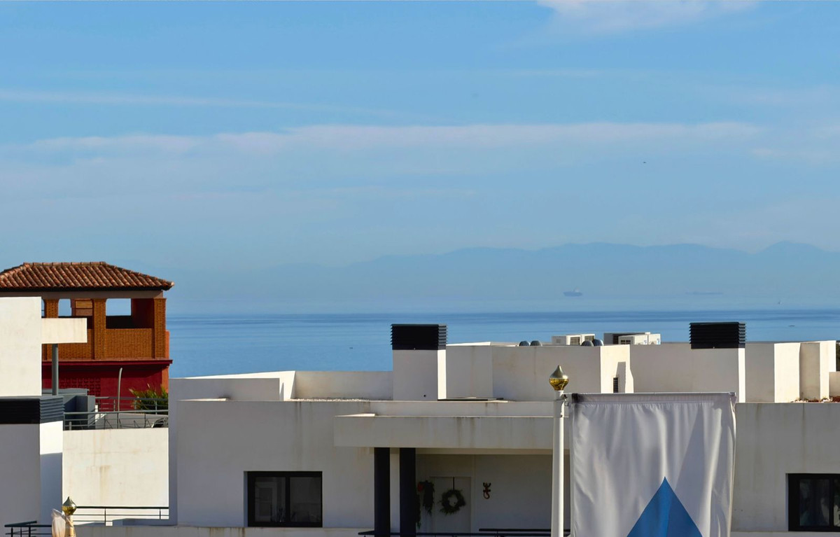 3 Bedroom Apartment in Casares - Photo 3