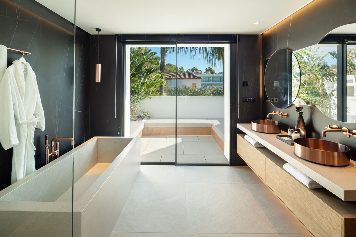 5 Bedroom Villa in Marbella - Photo 15