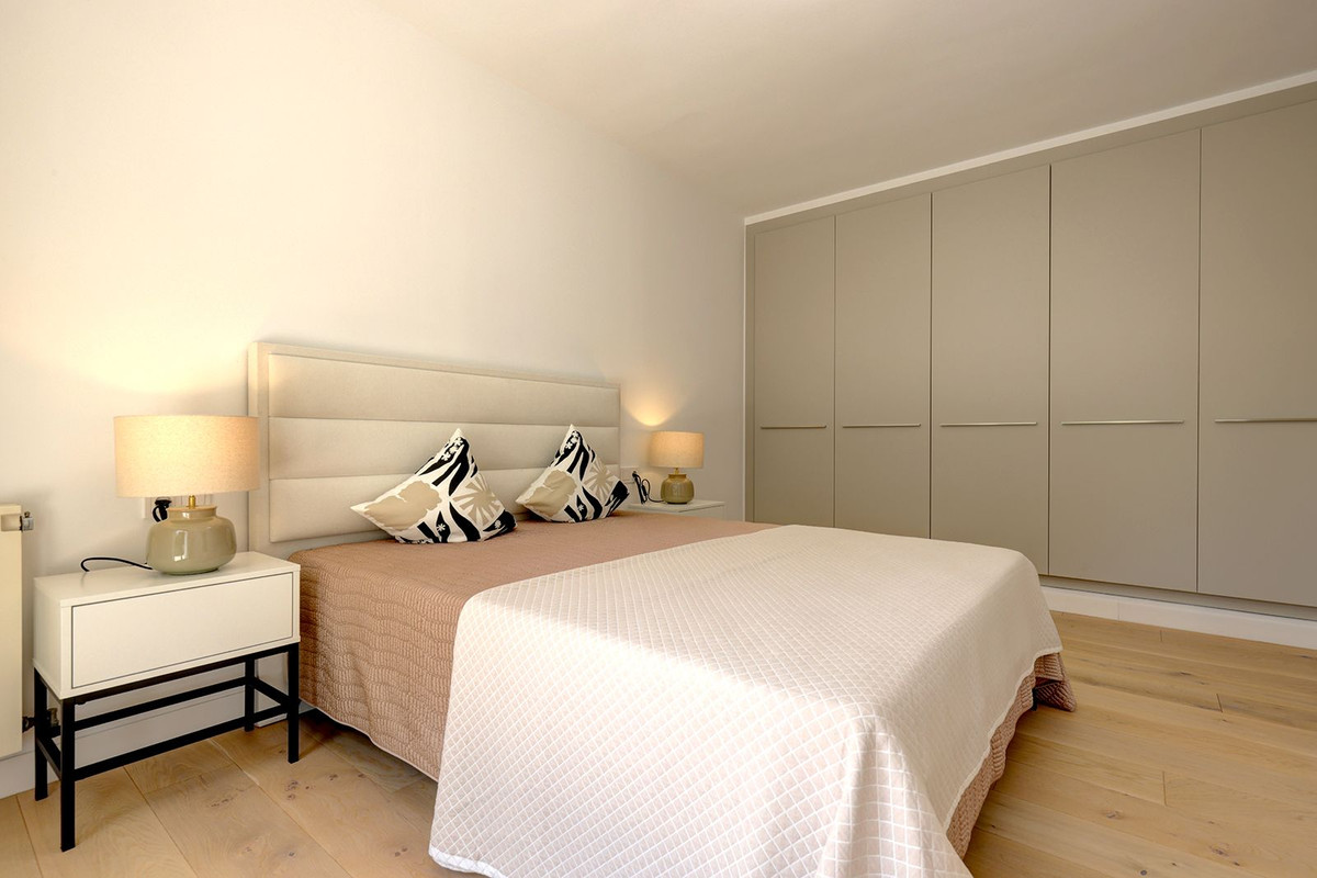 4 Bedroom Villa in Marbella - Photo 49