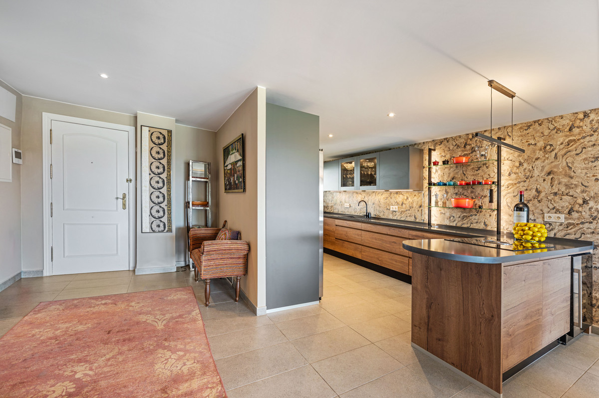 4 Bedroom Apartment in San Pedro de Alcántara - Photo 5
