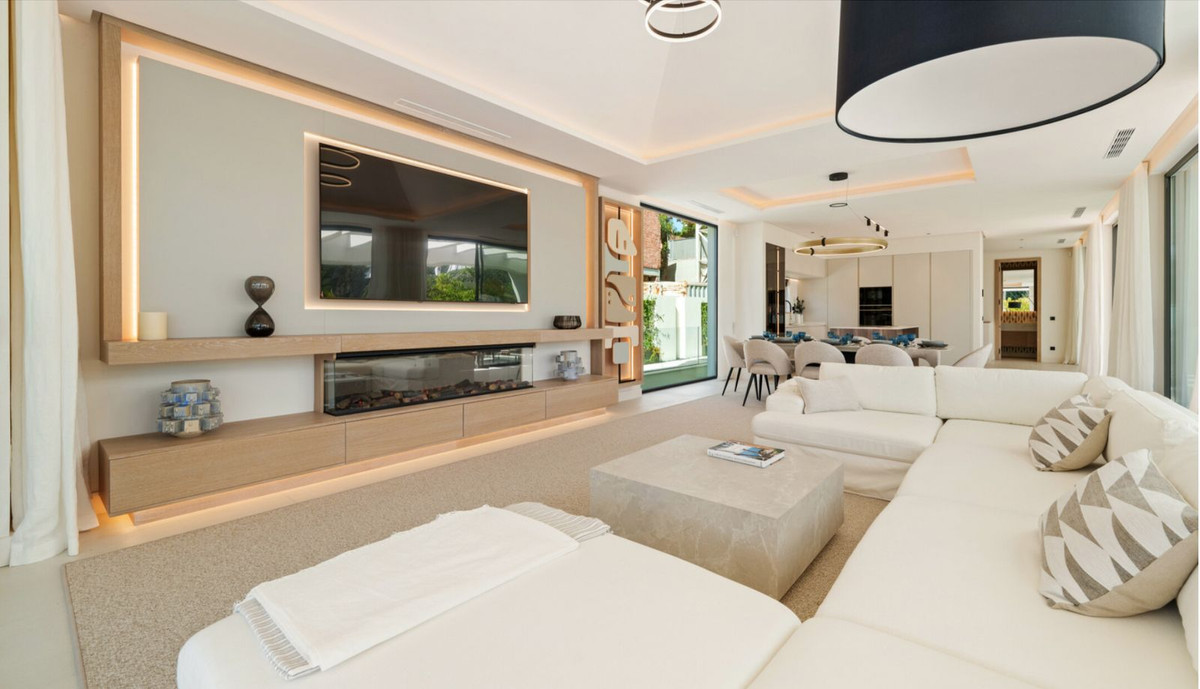 5 Bedroom Villa in San Pedro de Alcántara - Photo 4