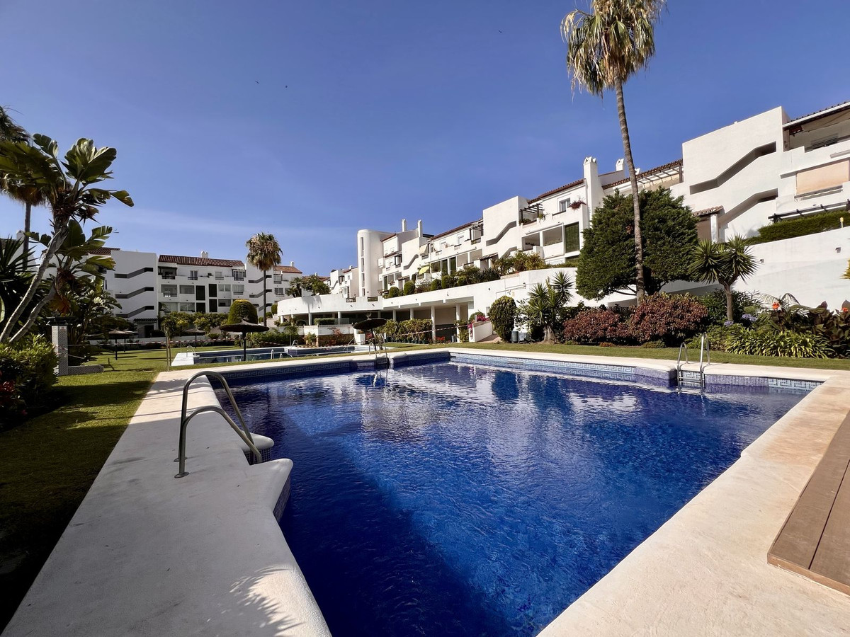 2 Bedroom Apartment in Estepona - Photo 36