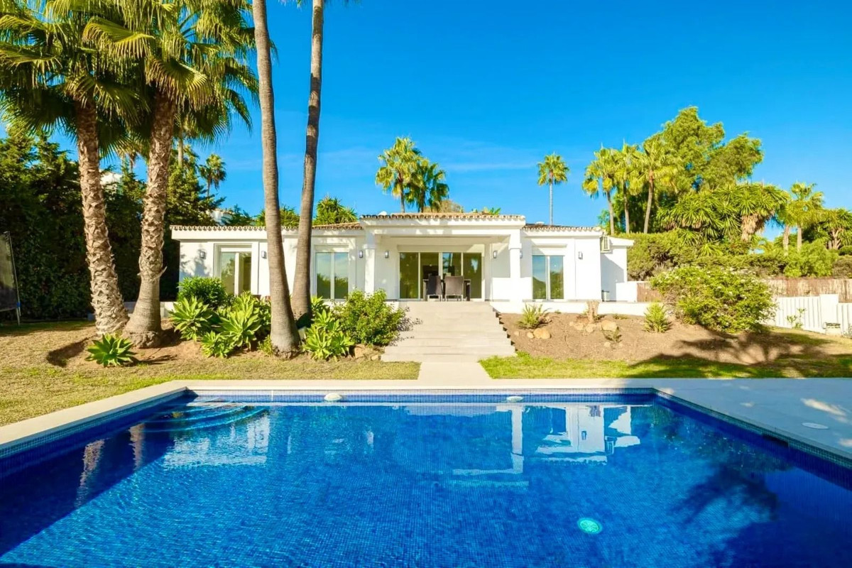 4 Bedroom Villa in Estepona - Photo 11