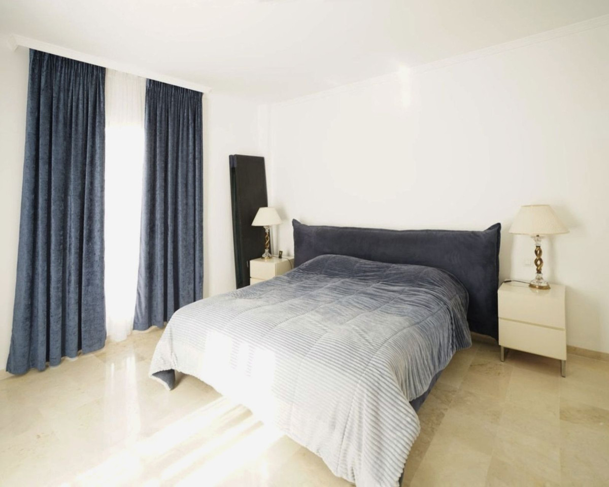 2 Bedroom Townhouse in Marbella - Photo 9