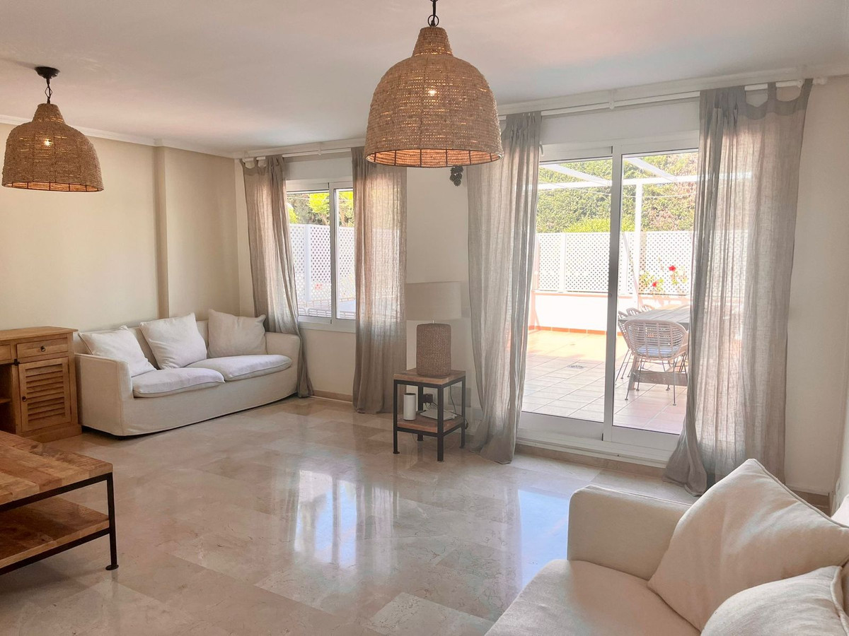 5 Bedroom Townhouse in Estepona - Photo 11