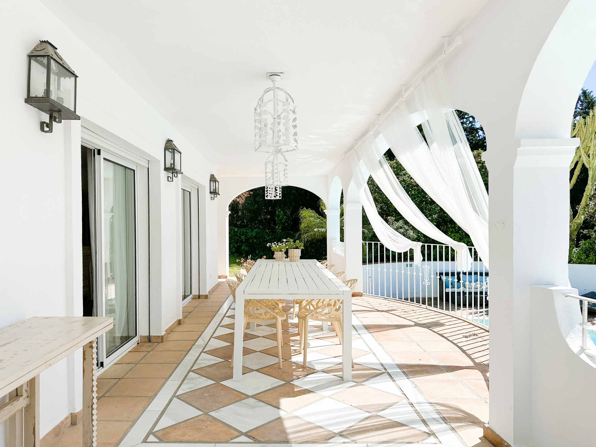 6 Bedroom Villa in Estepona - Photo 3