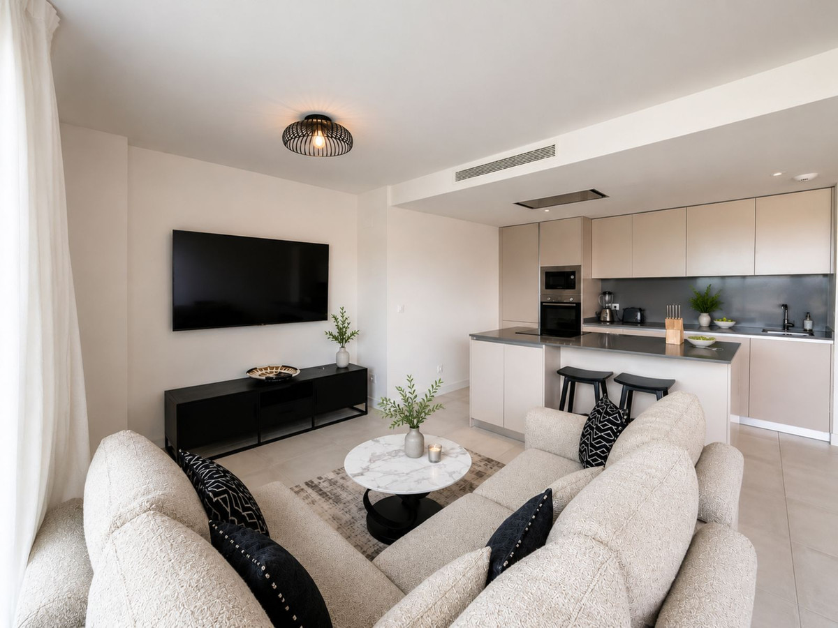 3 Bedroom Apartment in Estepona - Photo 6