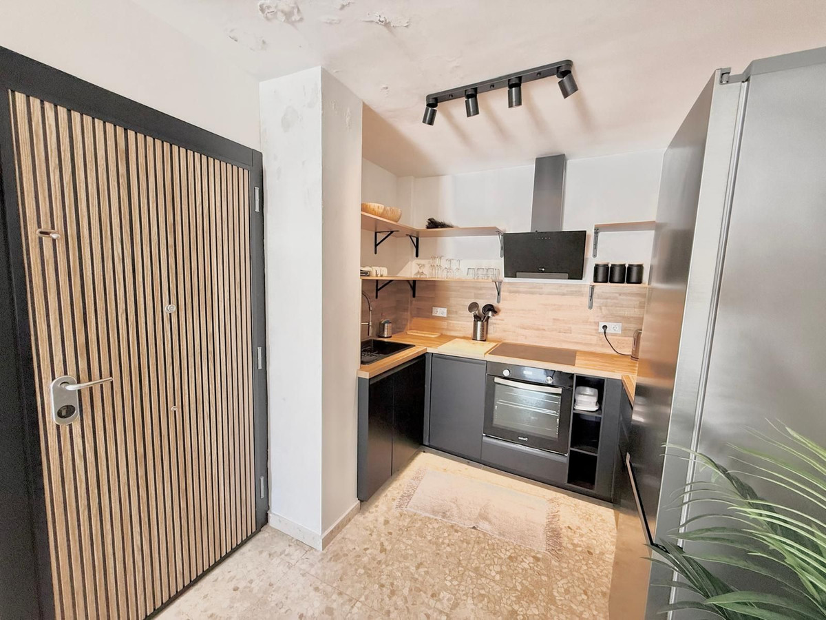 2 Bedroom Penthouse in Fuengirola - Photo 3