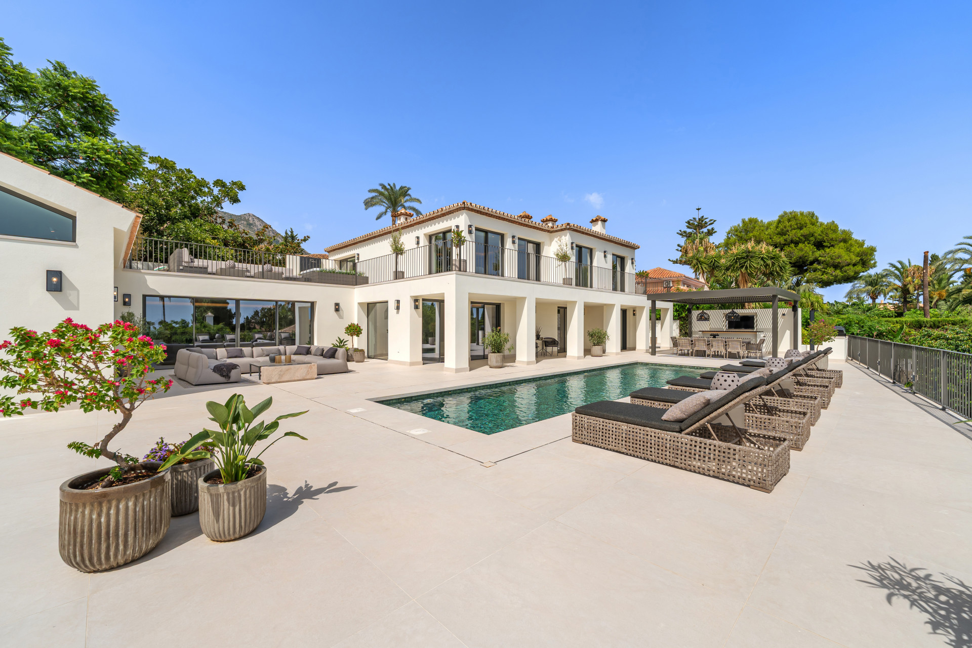 5 Bedroom Villa in Marbella - Photo 3