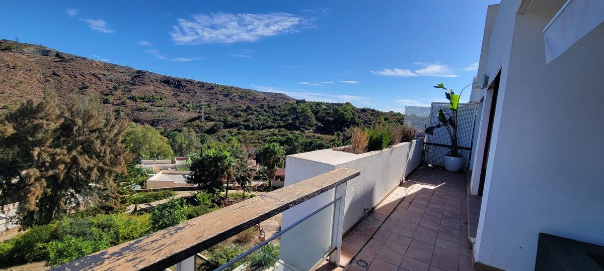 2 Bedroom Penthouse in Benahavís - Photo 55