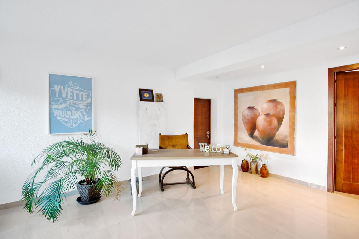 6 Bedroom Villa in Marbella - Photo 41