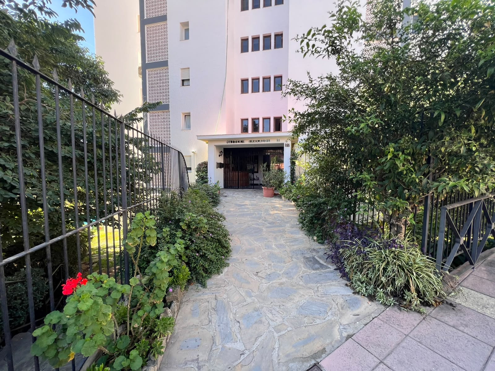 1 Bedroom Apartment in Estepona - Photo 11