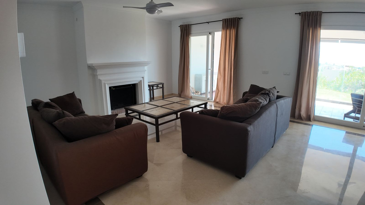 4 Bedroom Townhouse in Benahavís - Photo 23