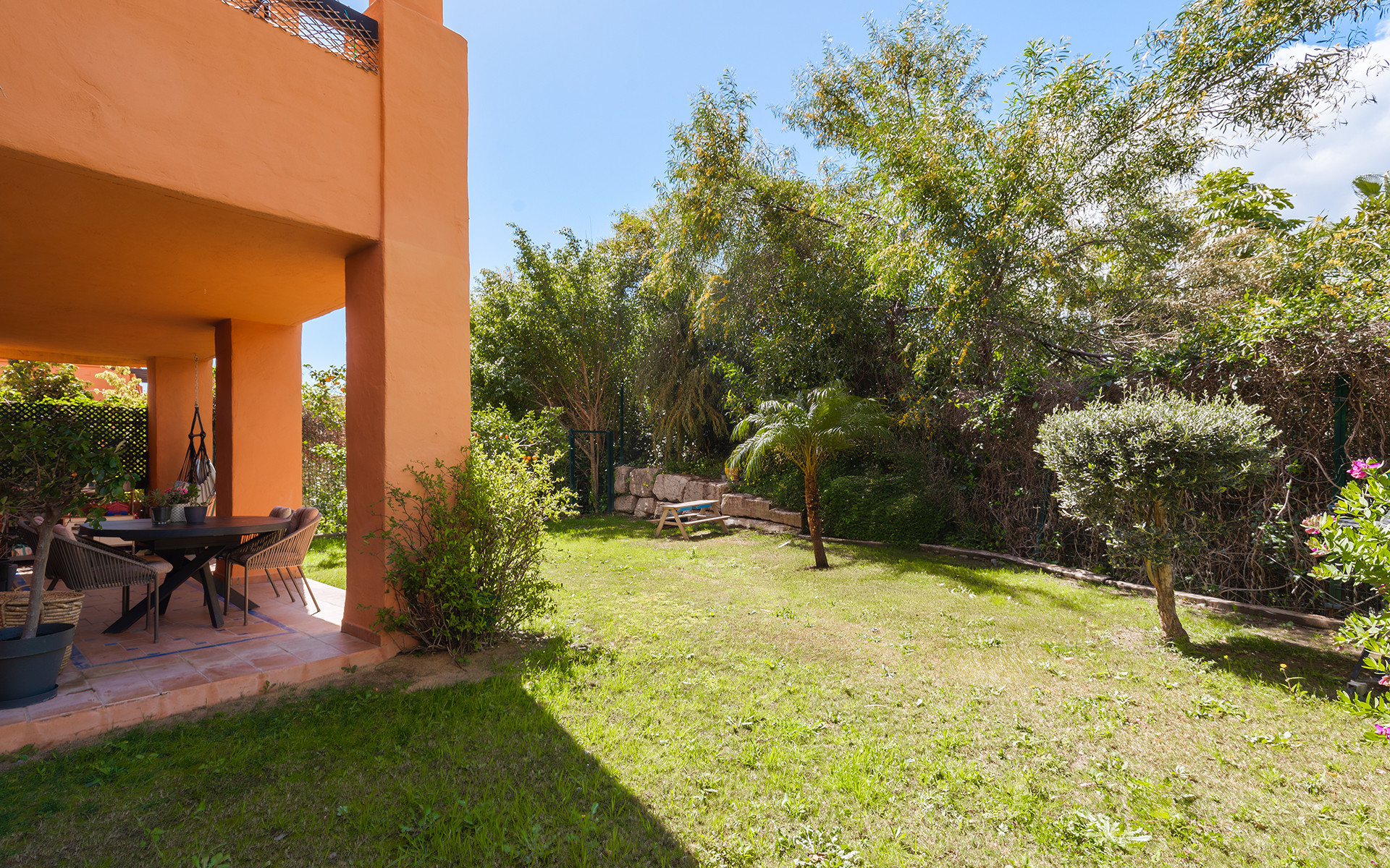 3 Bedroom Apartment in Estepona - Photo 3