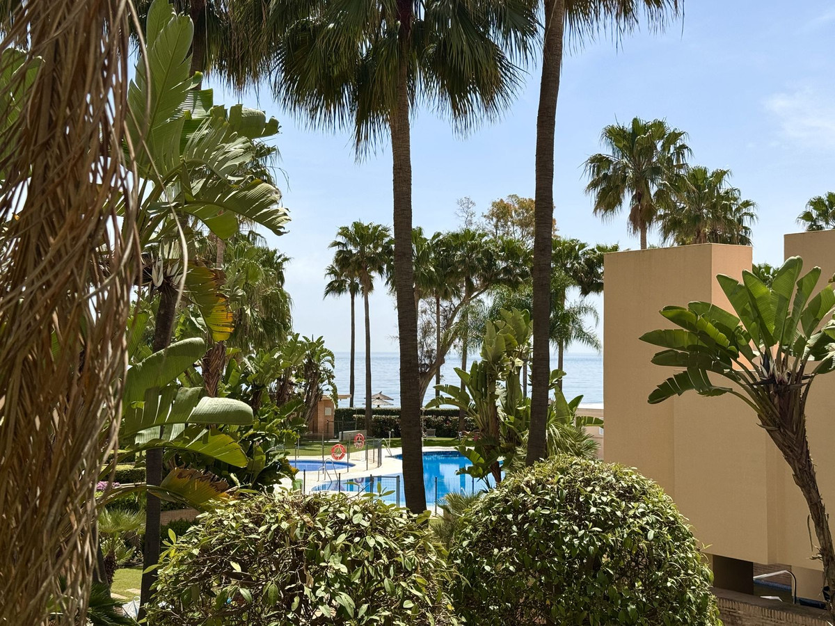 2 Bedroom Penthouse in Estepona - Photo 27