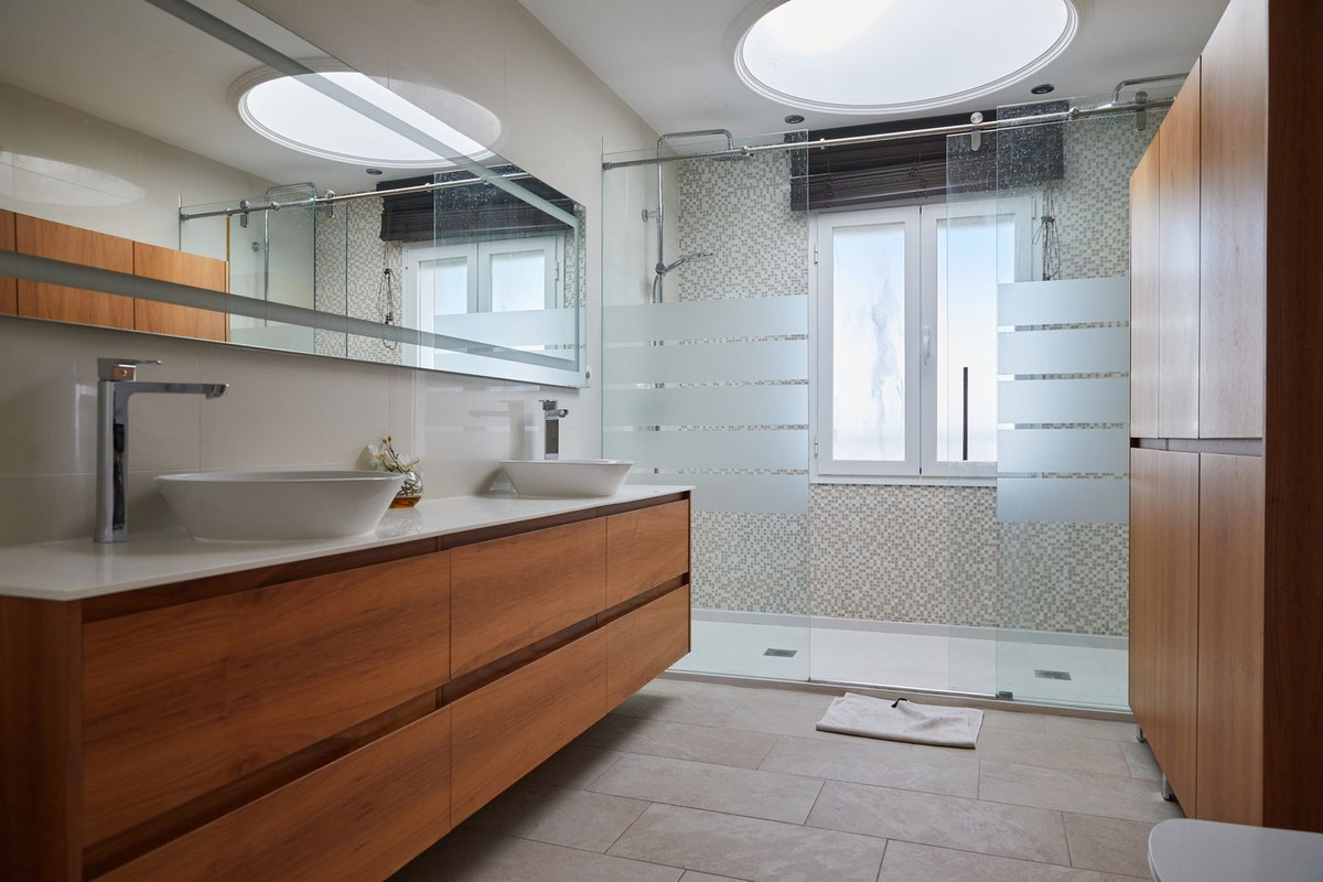 3 Bedroom Penthouse in Estepona - Photo 17