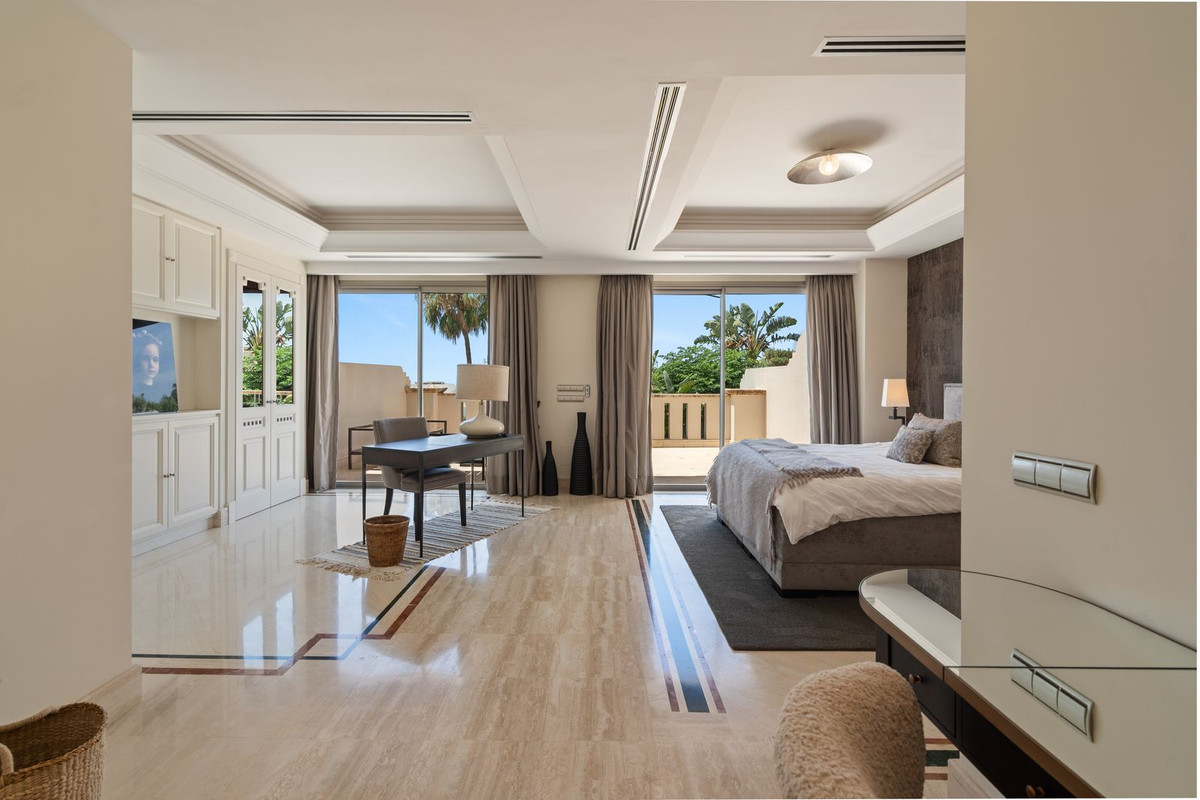 4 Bedroom Townhouse in Marbella - Photo 11