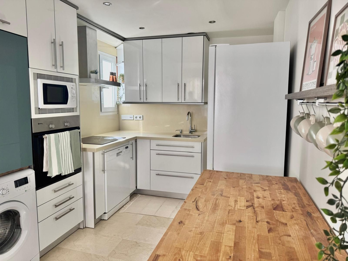 3 Bedroom Apartment in Fuengirola - Photo 8